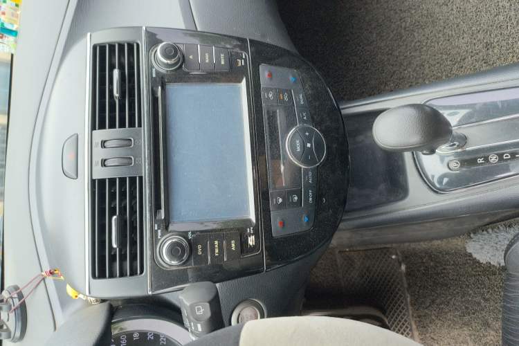 Used Nissan Tiida 2013 1.6L CVT Cool Cafe Edition Audio And AC Panel