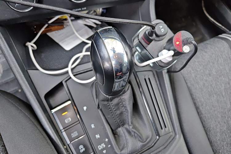 Used Volkswagen Lavida 2019 1.5L Automatic Fashion Edition China VI Gear Lever