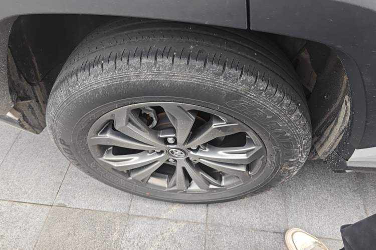 Used Toyota RAV4 2023 2.0L CVT Two-Wheel Drive 20th Anniversary Platinum Edition
