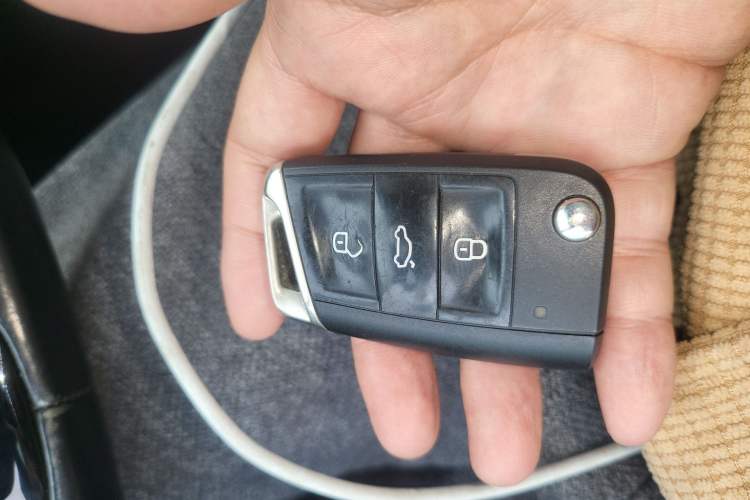 Used Volkswagen Golf 2016 230TSI Automatic Luxury Version Vehicle Key