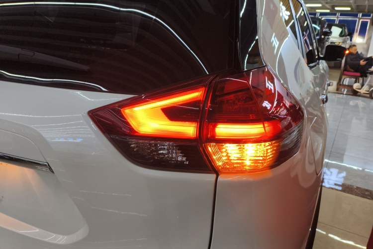 Used Nissan X-Trail 2022 Revised Version 2.0L Two-Wheel Drive Smart Connect Premium Edition