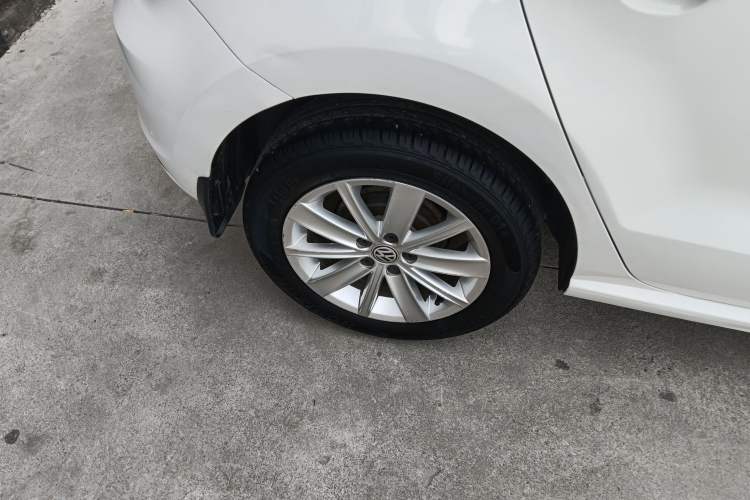 Used Volkswagen Polo 2014 1.6L Automatic Comfort Edition Right Rear Wheel Hub