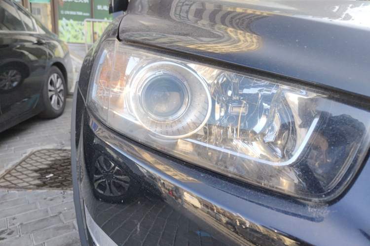 Used Chevrolet Captiva 2014 2.4L 4x4 Flagship Edition 7 Seats Right Front Headlight