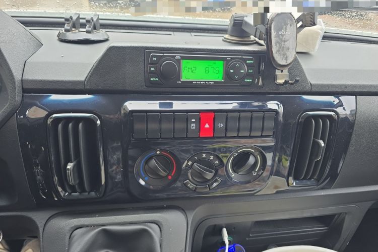 Used Iveco Daily 2023 2.5T A35M1 Short Wheelbase Low-Roof Single-Tire Side-Sliding Door 5-9 Seats
