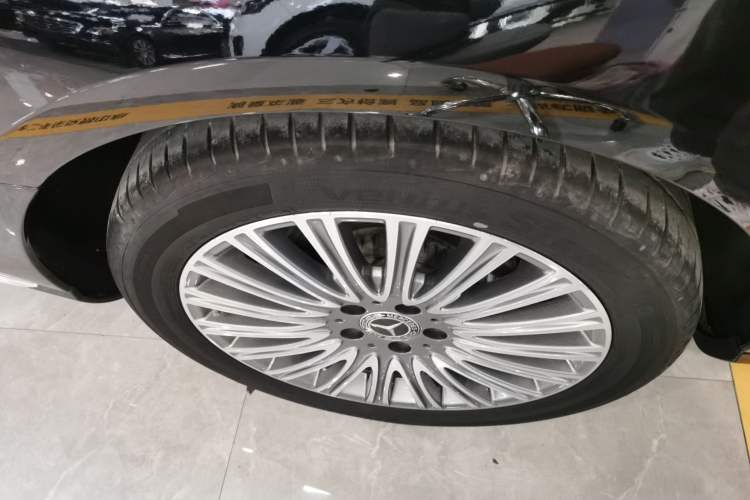 Used Mercedes-Benz E-Class 2020 Restyled E 300 L Exclusive Edition Right Rear Wheel Hub