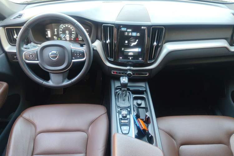 Used Volvo XC60 2021 T5 4x4 Smart Luxury Edition