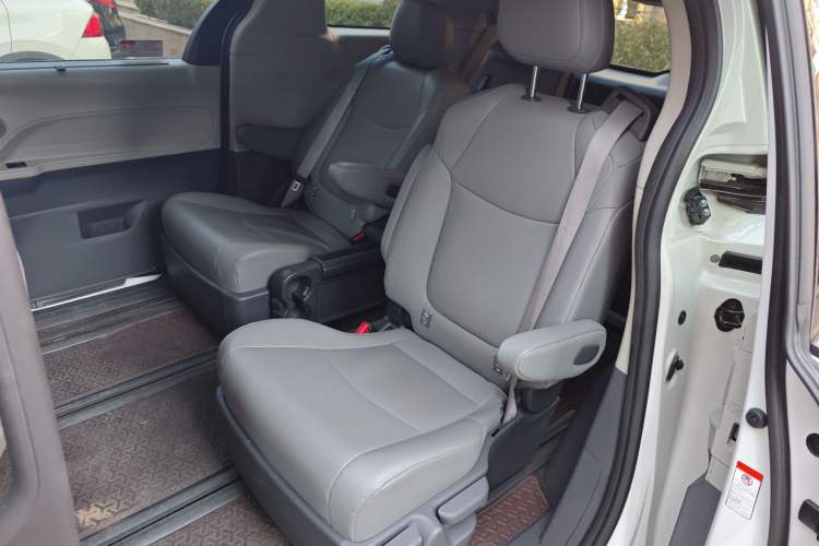 Used Toyota Granvia 2023 2.5L Hybrid Comfort Edition Left Rear Seat