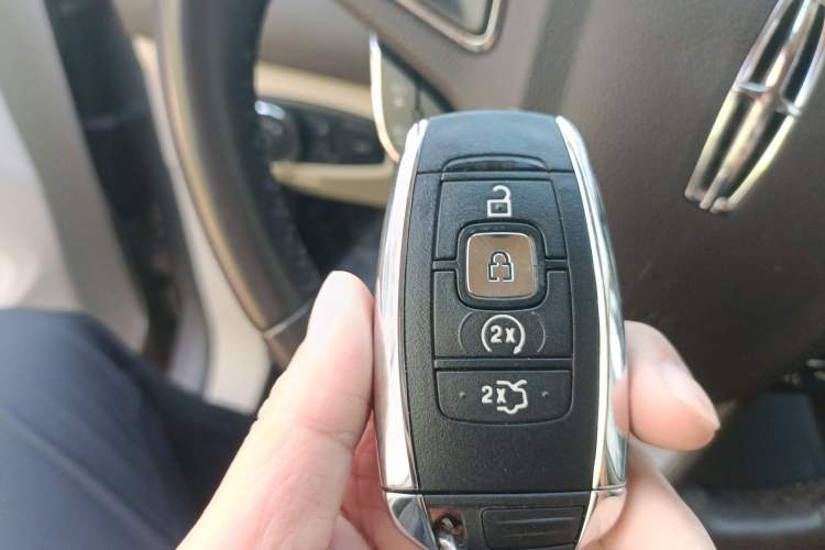 Used Lincoln MKC 2017 2.0T Two-Wheel-Drive Luxury Edition
