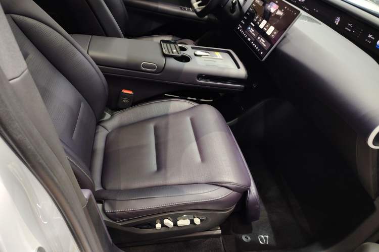 Used Avatr 07 2024 Pro+ All-Electric Version Right Front Seat