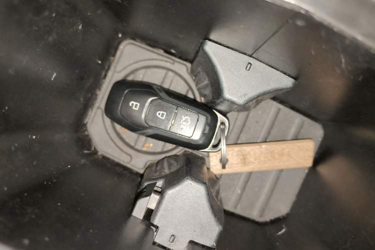 Used Ford Edge 2016 EcoBoost 245 Two-Wheel-Drive Titanium 5-Seater