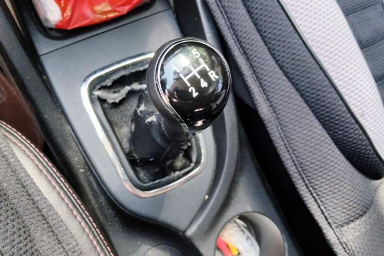Used CHANGAN CS35 2014 1.6L Manual Luxury Model China IV Standard
