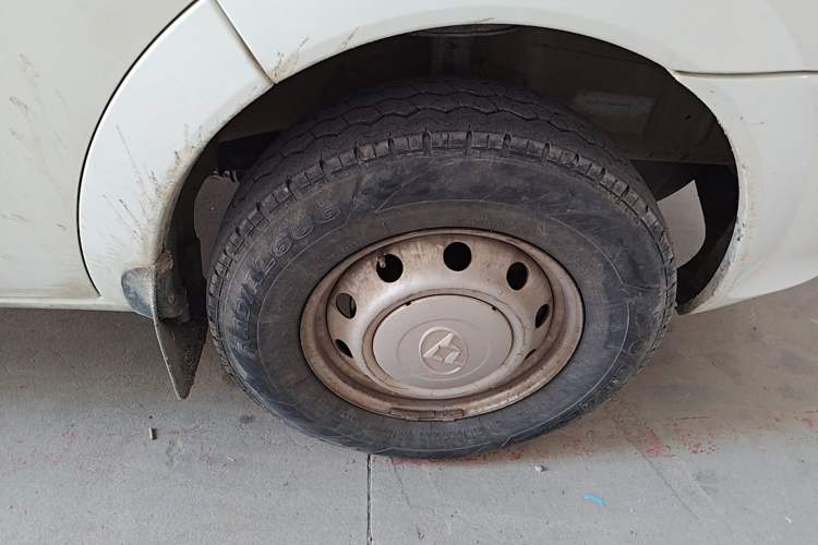 Used SAIC MAXUS Xintu V80  Right Front Wheel Hub