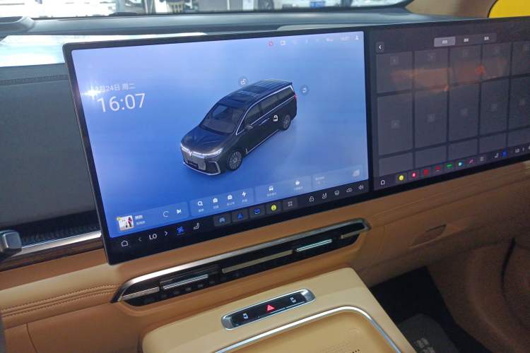 Used VOYAH Dream 2025 PHEV Four-Wheel-Drive Flagship Kunpeng Edition
