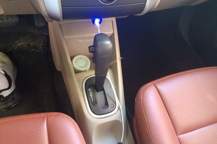 Used Venucia R50 2013 1.6L Automatic Fashion Edition
