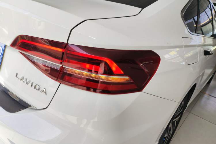Used Volkswagen Lavida 2022 1.5L Automatic Comfort Edition Right Rear Taillight