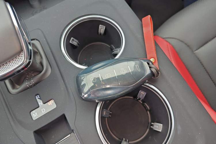 Used Hongqi HS3 2023 1.5T Two-Wheel Drive Shanwei Edition
