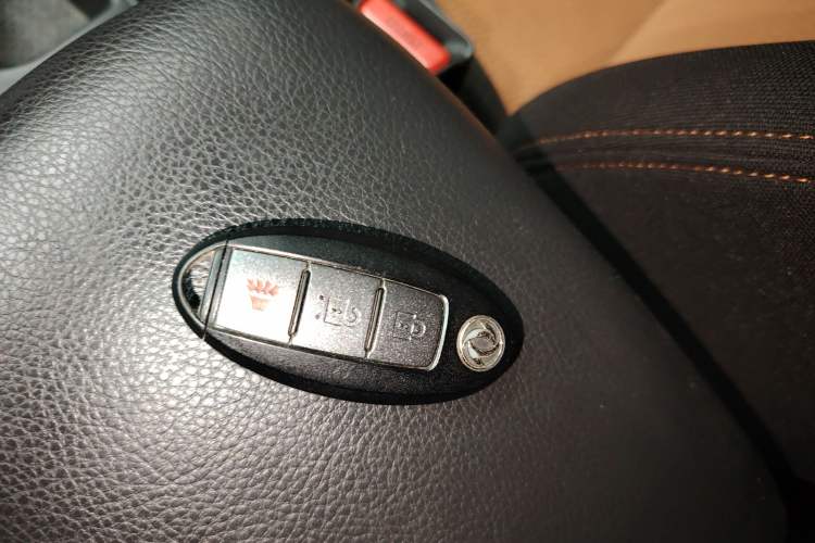 Used Dongfeng Fengdu MX6 2016 2.0L CVT Two-Wheel Drive All-Around Version
