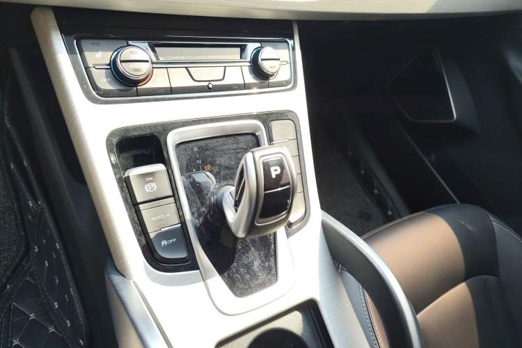 Used Geely Auto Emgrand X7 Sport 2020 1.8TD DCT Two-Wheel Drive Smart Connect 4G-Enabled Version