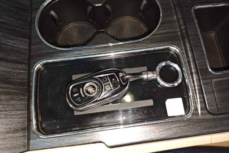 Used Buick GL8 2022 ES Landtrek 653T Luxury Edition