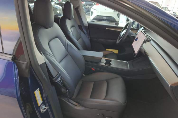 Used Tesla Model Y 2021 Long-Range All-Wheel-Drive Version 3D7
