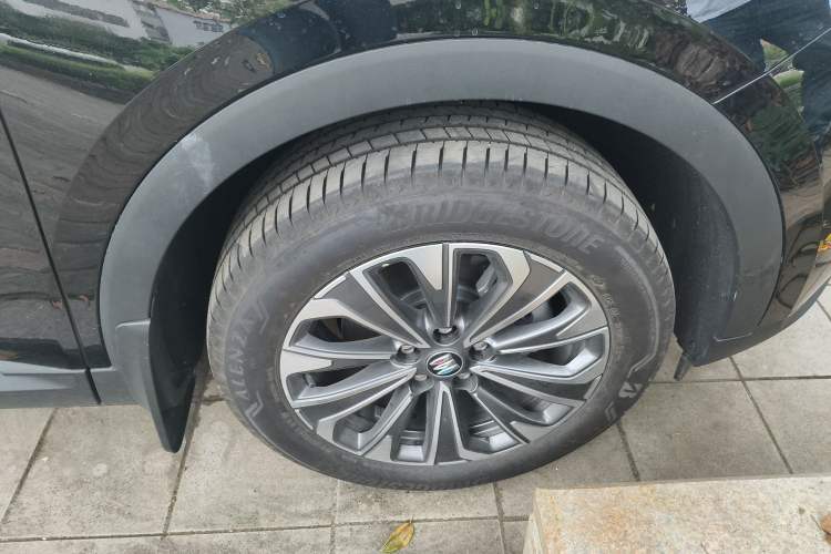 Used Buick Envision 2025 25T Entry-Grade Platinum Edition Right Front Wheel Hub