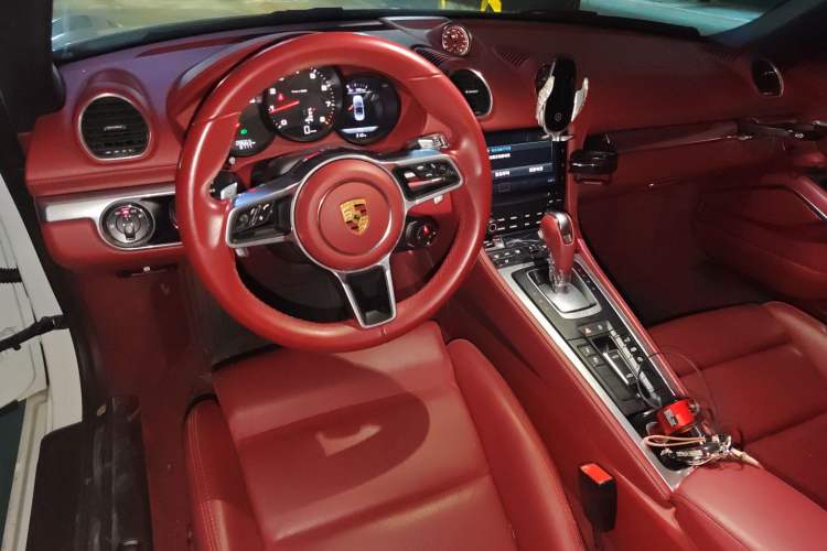 Used Porsche 718 2022 Boxster 2.0T Center Console