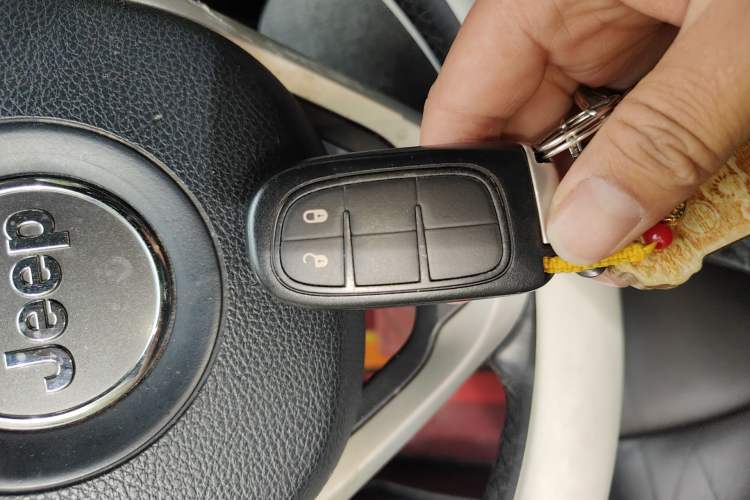 Used Jeep Cherokee 2016 2.4L Leading Edition Vehicle Key