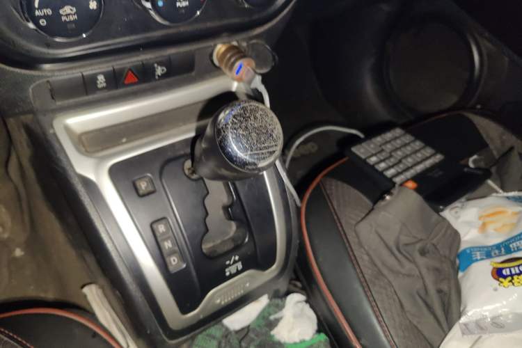 Used Jeep Compass 2014 Revised Version 2.4L Four-Wheel Drive Comfort Edition Gear Lever