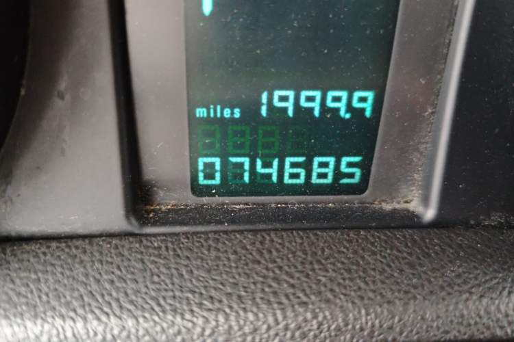 Used Buick Encore 2014 1.4T Automatic Two-Wheel Drive Urban Elite Model Odometer Close Up