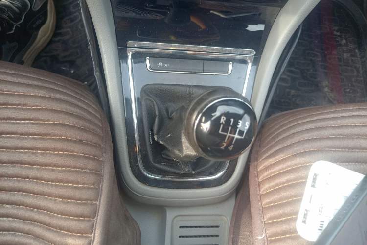 Used Volkswagen Bora 2013 1.6L Manual Fashion Edition Gear Lever