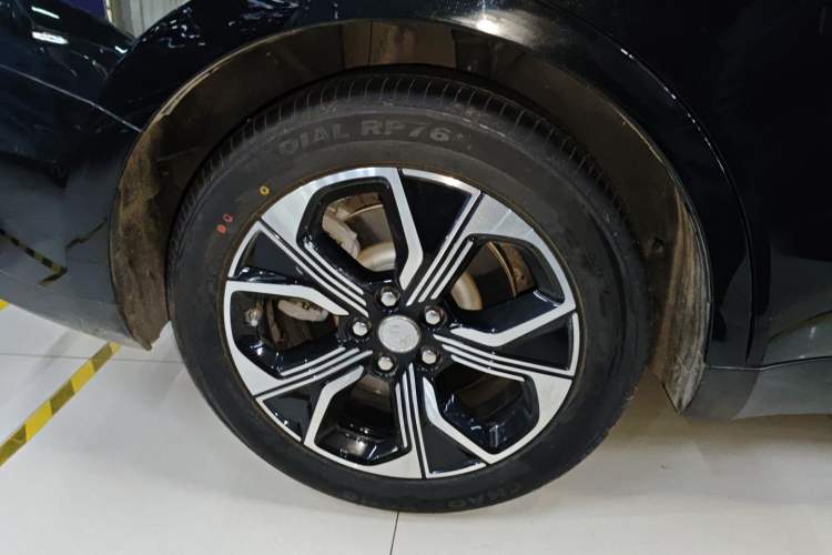 Used Hongqi E-QM5 2023 Revised Version Basic Travel Edition Right Rear Wheel Hub