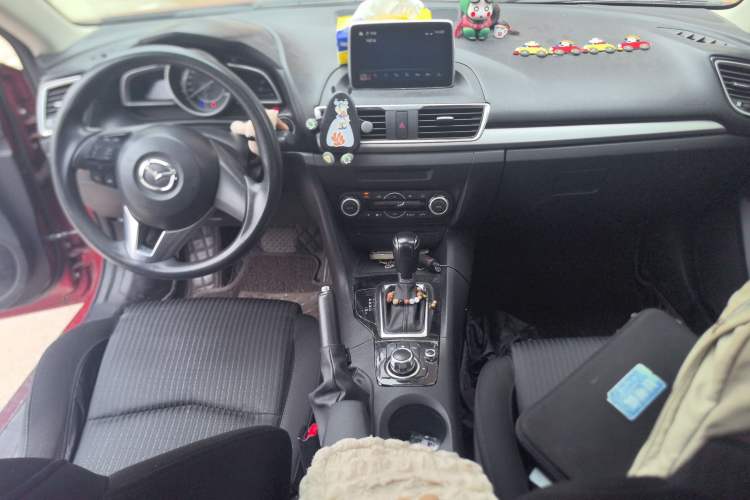 Used Mazda 3 Axela 2014 Sedan 1.5L Automatic Luxury Model
