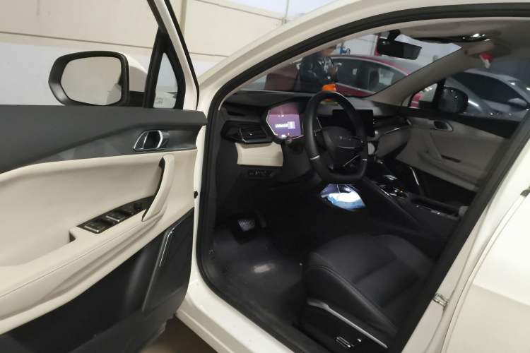 Used Lynk & Co 06 EM-P 2022 PHEV 84 km Range Pro Version