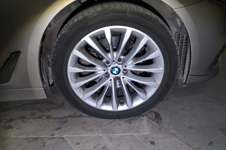 Used BMW 5 Series 2019 525Li Luxury Package Right Front Wheel Hub