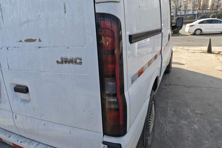 Used JMC Fushun 2022 2.0T Manual Van Short Wheelbase Mid-Height Roof 3-Seater