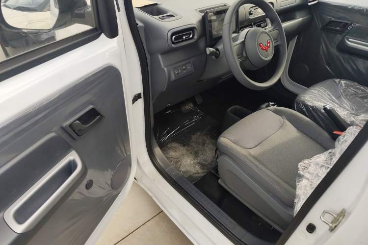 Used Wuling Zhiguang New Energy 2025 Standard Model Driver Seat