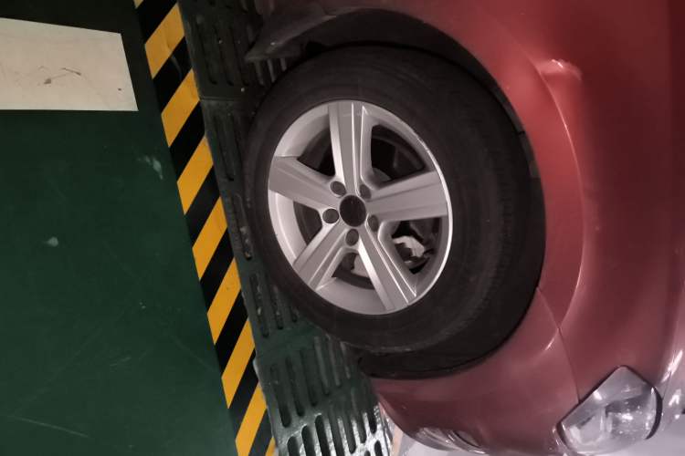 Used Volkswagen Golf 2015 1.6L Automatic Comfort Model Right Front Wheel Hub