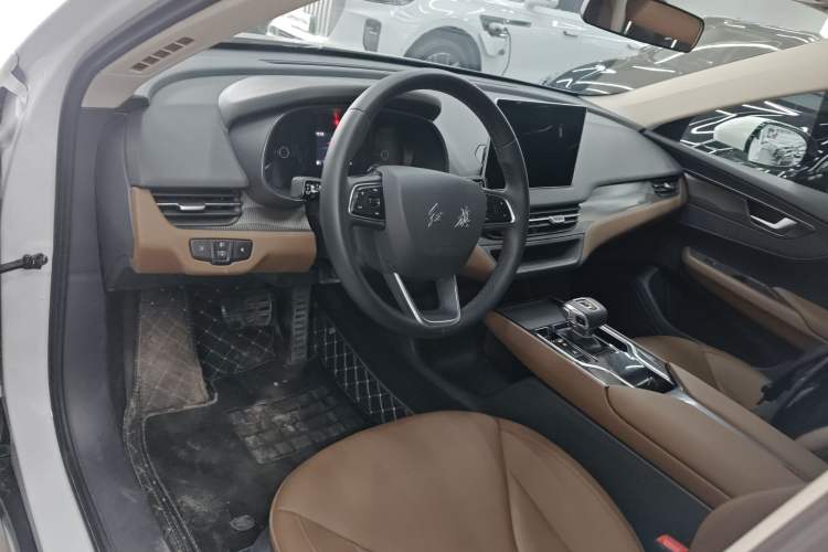 Used Hongqi E-QM5 2022 431 km Charge & Enjoy Edition Center Console