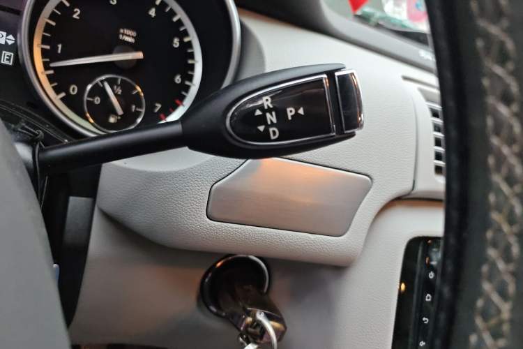 Used Mercedes-Benz R-Class 2011 R 300 L Business Model
