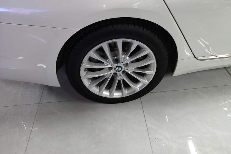 Used BMW 5 Series New Energy 2020 Mileage Upgrade Version 530Le Luxury Package Right Rear Wheel Hub