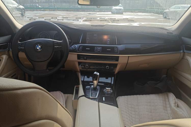 Used BMW 5 Series 2013 525Li Leading Model Center Console