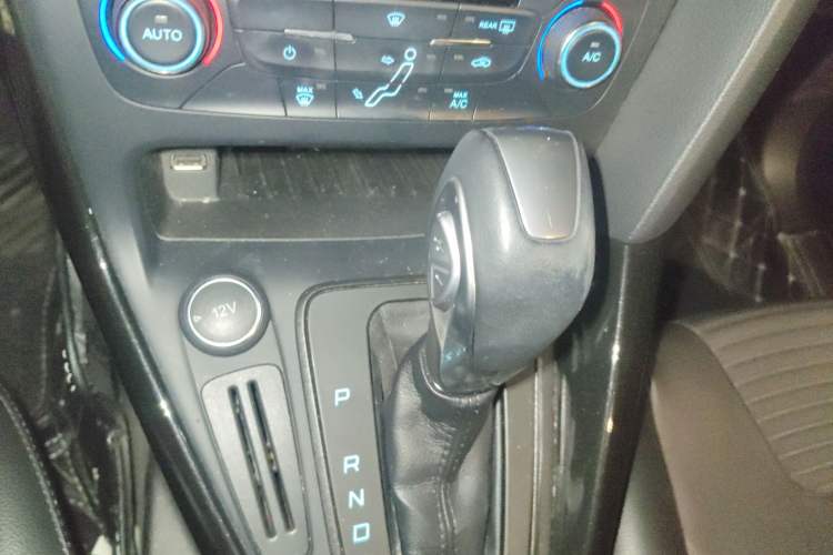 Used Ford Focus 2017 Hatchback 1.6L Automatic Fashion Edition Smart Drive Version
