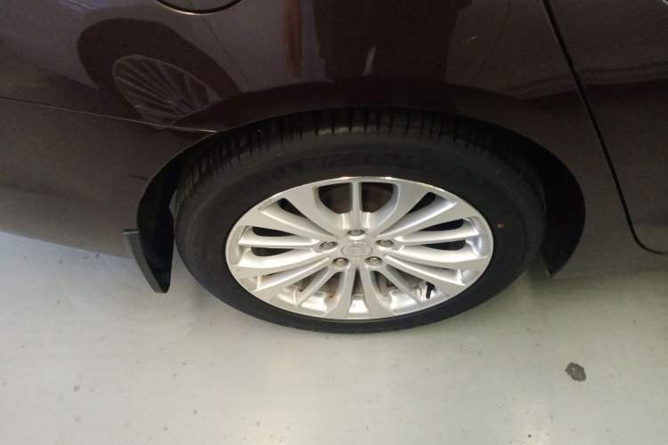 Used Buick LaCrosse 2018 28T Elite Edition Right Rear Wheel Hub