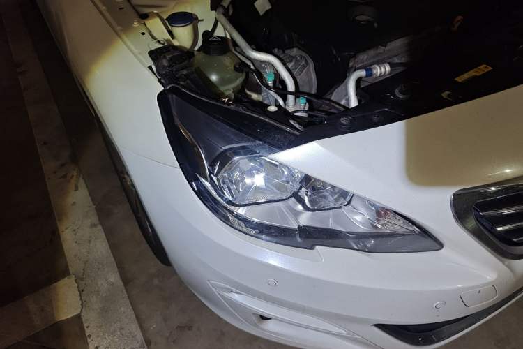 Used Peugeot 408 2014 1.8L Automatic Luxury Edition Right Front Headlight