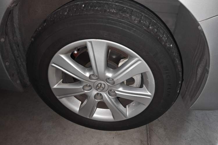 Used Toyota Verso 2014 Starlight 180E CVT Elite Edition Right Front Wheel Hub