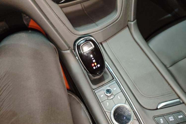 Used Cadillac XT6 2022 2.0T Six-Seater Four-Wheel-Drive Luxury Standard Edition Gear Lever