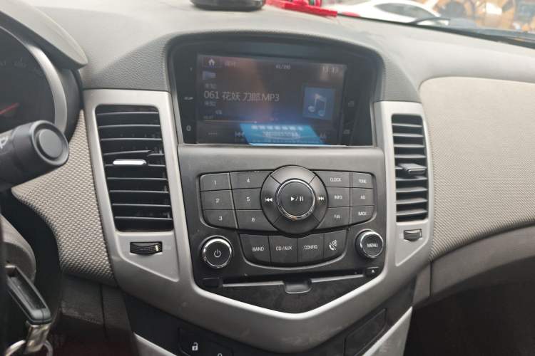 Used Chevrolet Cruze 2013 1.8L SE AT Audio And AC Panel