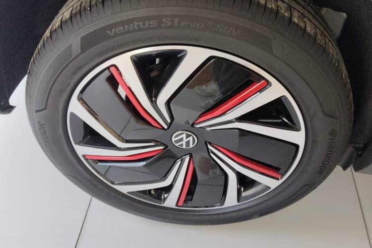 Used Volkswagen Tharu 2023 300TSI Two-Wheel-Drive Moon Luxury Edition