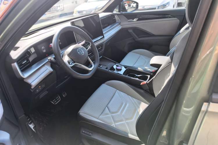 Used Volkswagen Tayron 2025 Tiguan L 380TSI 4Motion Luxury
