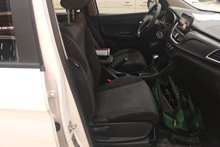 Used Baojun 730 2019 1.5T CVT Fashion Model 7 Seats China VI Emission Standard Right Front Seat